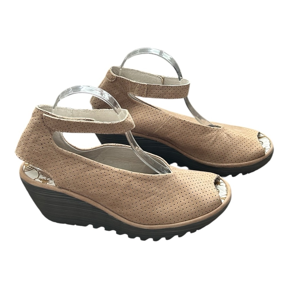 Fly London Yala' Tan Perforated Leather Sandal
Size 41 or 10